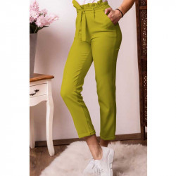 Дамски панталон с колан в електриково зелено