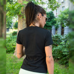 Едноцветна дамска тениска с обло деколте в черен цвят