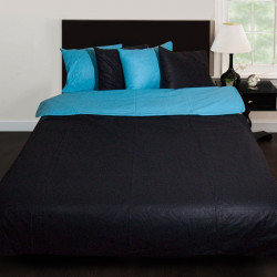 Комплект от двулицево спално бельо в синьо и черно с подарък